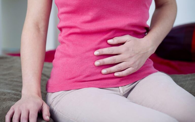 お腹の張りとガス溜まりの原因を徹底解明！日常的に悩まされるその理由と科学的アプローチ