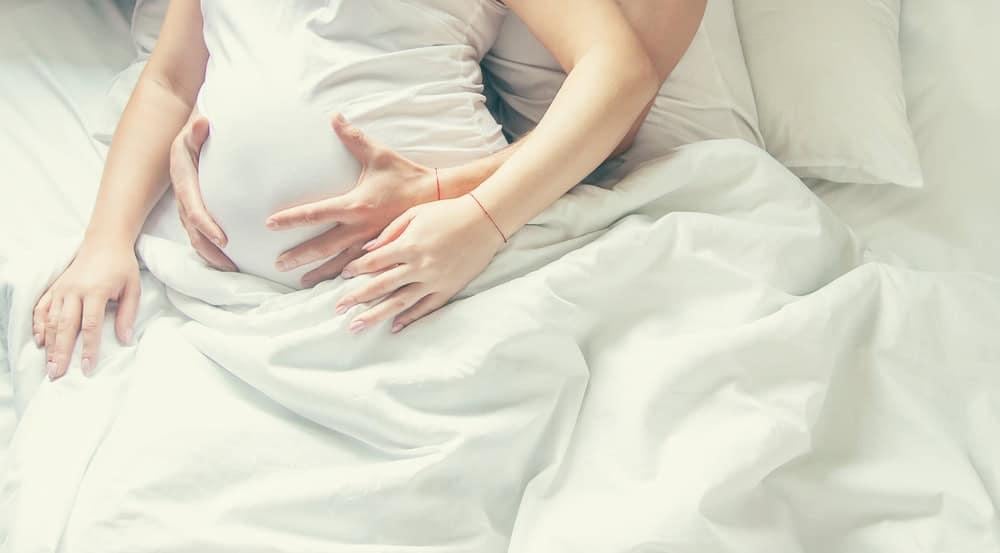【科学的根拠に基づく】妊娠中の性行為のすべて：日本人読者のための安全性、最適な実践、最新エビデンスの完全ガイド