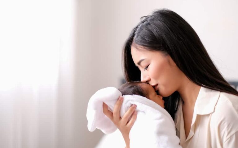 【科学的根拠に基づく】赤ちゃんのしゃっくり完全ガイド：原因から安全な止め方、予防策、受診の目安までを小児科医の情報に基づき徹底解説