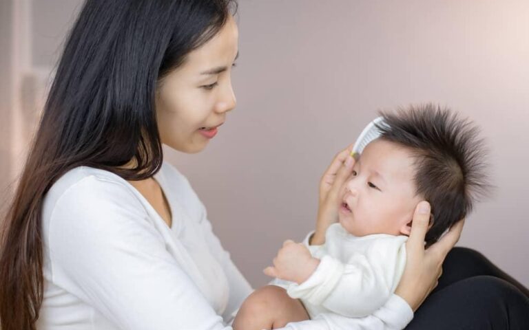 【科学的根拠に基づく】生後3ヶ月の赤ちゃんの抜け毛、心配？医師が解説する新生児の髪の変化のすべて