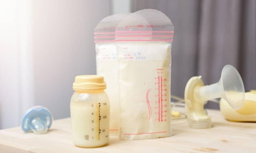 【科学的根拠に基づく】科学的根拠に基づく母乳の温め方完全ガイド｜栄養を壊さない保存・解凍法から便利グッズまで
