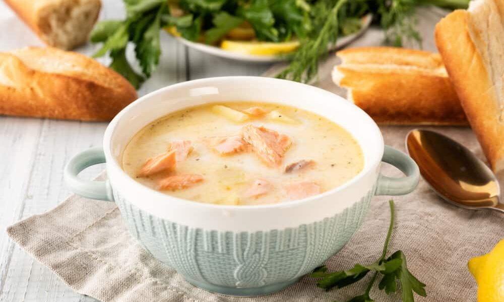 赤ちゃんの離乳食サーモンはいつから？臭み取りのコツと栄養満点レシピ【管理栄養士監修】