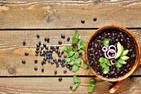 赤ちゃんの黒豆粥はいつから？栄養、安全性、鉄分吸収を高める調理法、夏向けレシピまで徹底解説