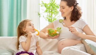 【産婦人科医監修】妊娠中のリンゴ酢は「低温殺菌済み」が絶対条件！効果と全リスク、飲み方の完全ガイド