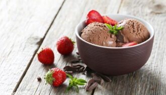 ニキビと食べ物の関係を科学的根拠から徹底解説｜皮膚科医が推奨する食事法と具体的食品リスト