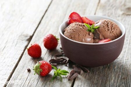 ニキビと食べ物の関係を科学的根拠から徹底解説｜皮膚科医が推奨する食事法と具体的食品リスト
