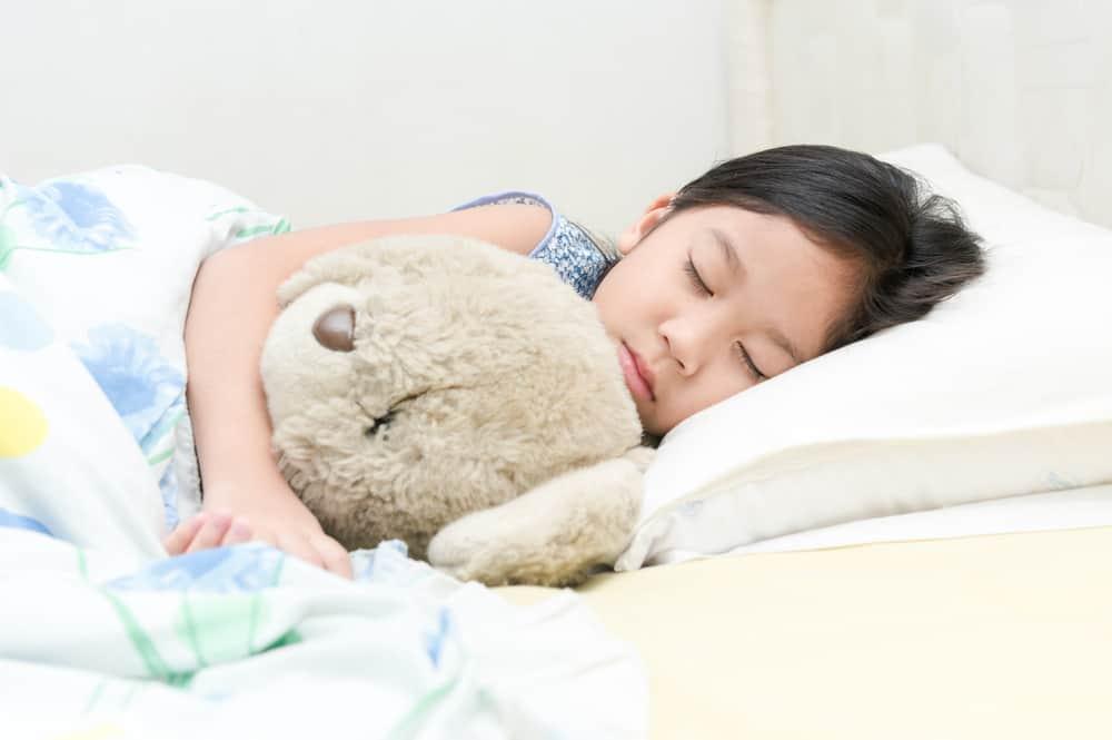 【科学的根拠に基づく】6歳児の夜間不眠のすべて：原因究明から始める、親のための完全サポートガイド