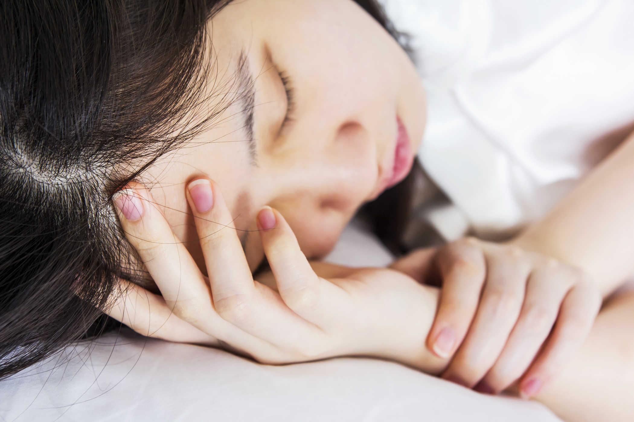【科学的根拠に基づく】止まらないイライラの原因と対策の全て：PMS・更年期におけるホルモンバランスの乱れを徹底解説