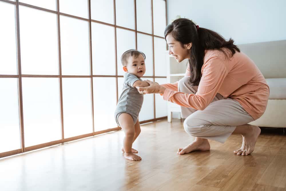 わが子の「はじめの一歩」を理解する：歩行の遅れに関する包括的分析と保護者のための行動計画