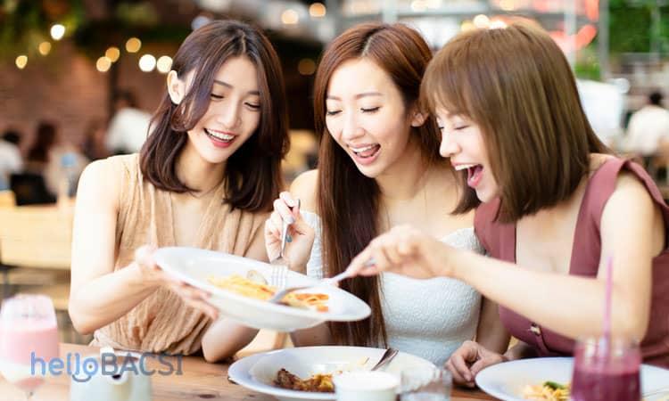 【医師・医学研究者が解説】皮脂とニキビを防ぐ食事法｜科学的根拠でわかる避けるべき食品・摂るべき栄養素
