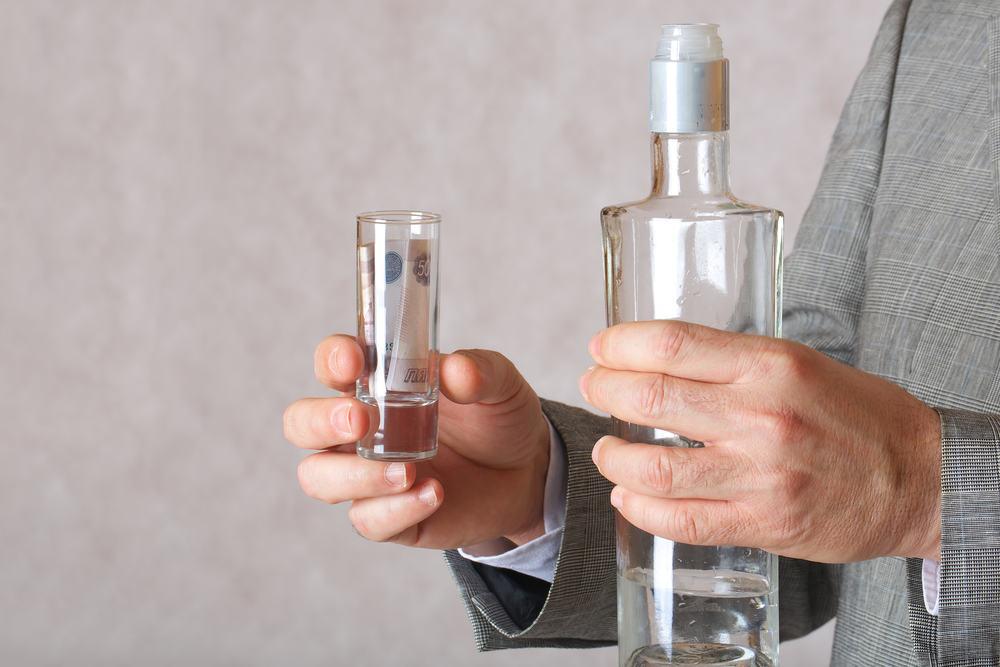 アルコール中毒の危険性：命を守るために知っておくべきこと