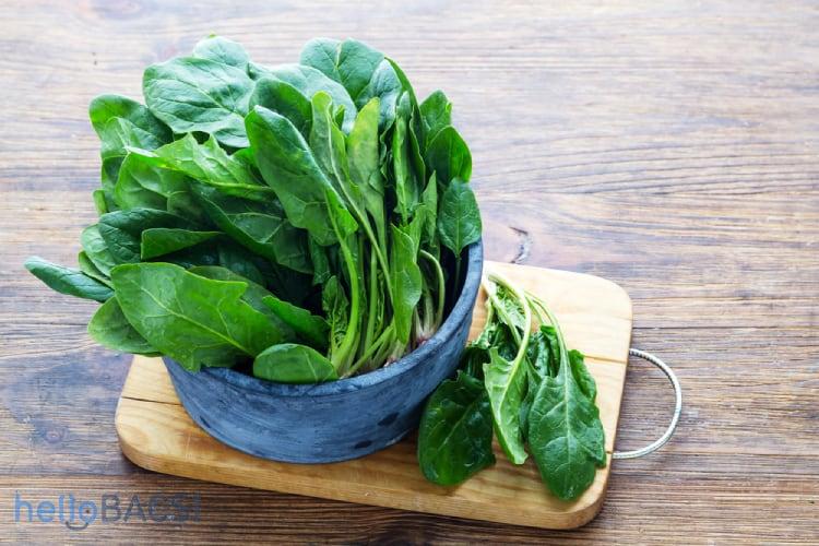 【科学的根拠に基づく】妊娠中にほうれん草を食べても大丈夫？管理栄養士が教える栄養効果と絶対必須の注意点のすべて