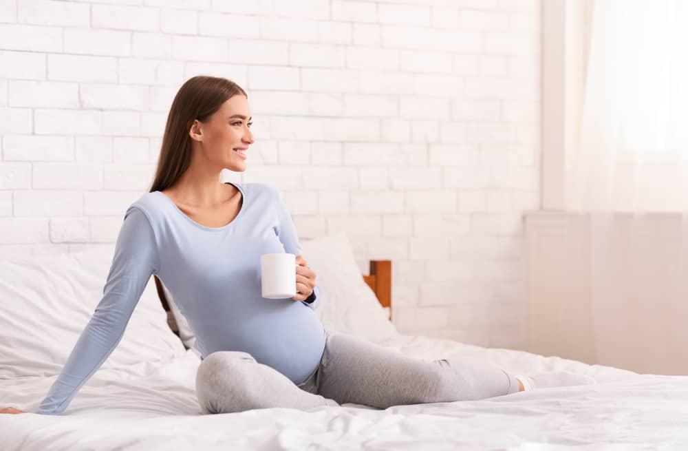 「妊娠中の飲み物リスト：産婦人科学会が推奨する安全な選択と注意点」