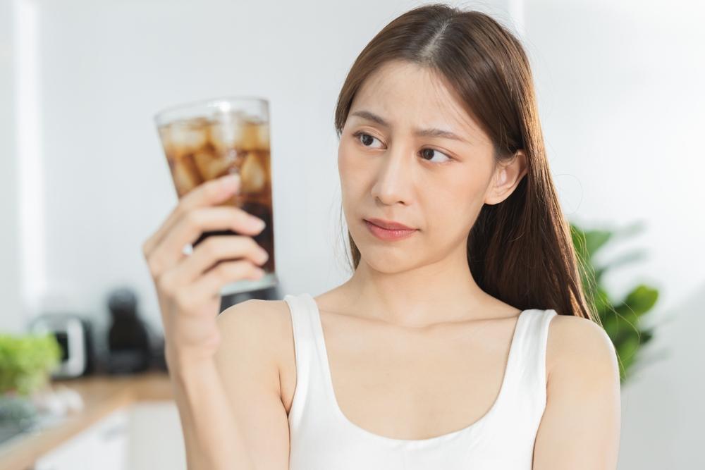 妊娠中に炭酸飲料は飲んでも安全？【科学的根拠に基づく】砂糖・カフェイン・人工甘味料のリスクを徹底解説