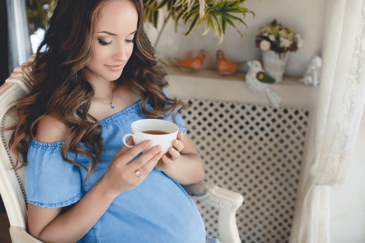 妊娠中の紅茶摂取に関する包括的分析：カフェイン、タンニン、および胎児への影響に関する専門的見解