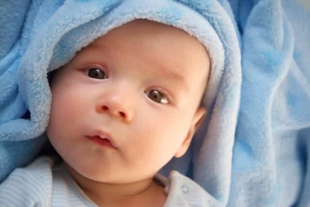 【医師監修】子供の目が腫れる原因の全て：日本の保護者向け完全ガイド - なぜ？治療法と緊急性の見分け方