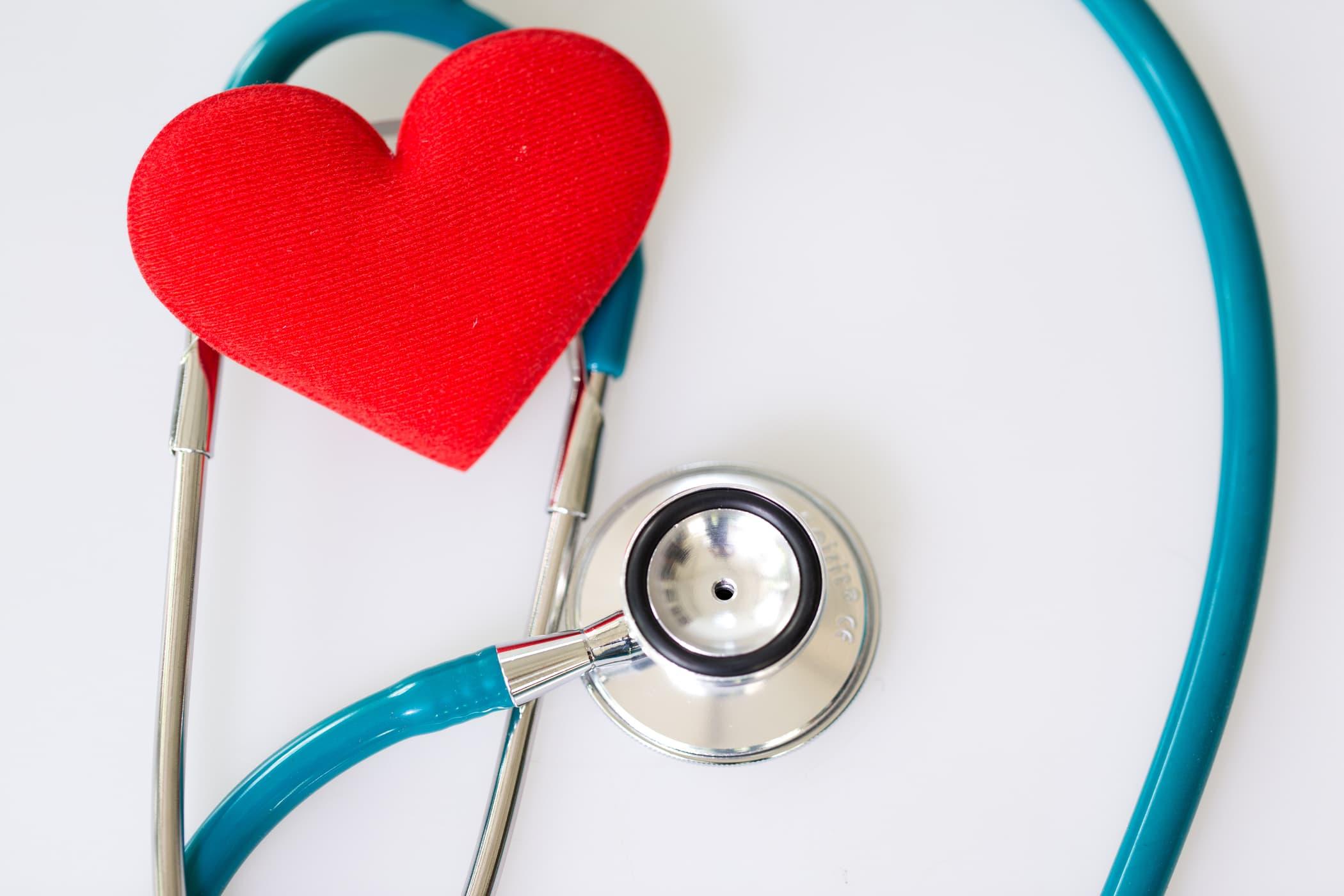 【心拍数に影響を与える食品】ドキドキしやすい人のための食事と安全な選び方