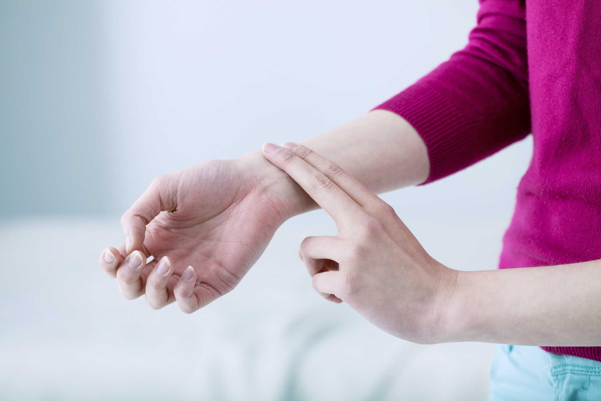 【心拍数の正しい測り方】安静時・運動時の正常値と受診の目安をわかりやすく解説