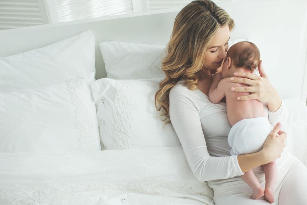 【医師監修】授乳中の胸の左右差：原因、科学的根拠に基づく対策、卒乳後の変化まで専門家が徹底解説