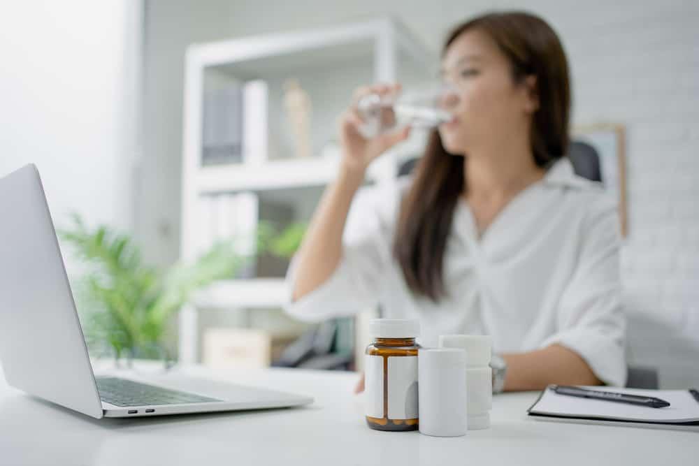 授乳中の抗生剤、本当にやめるべき？- 専門家が解説する安全な服薬と母乳育児の続け方