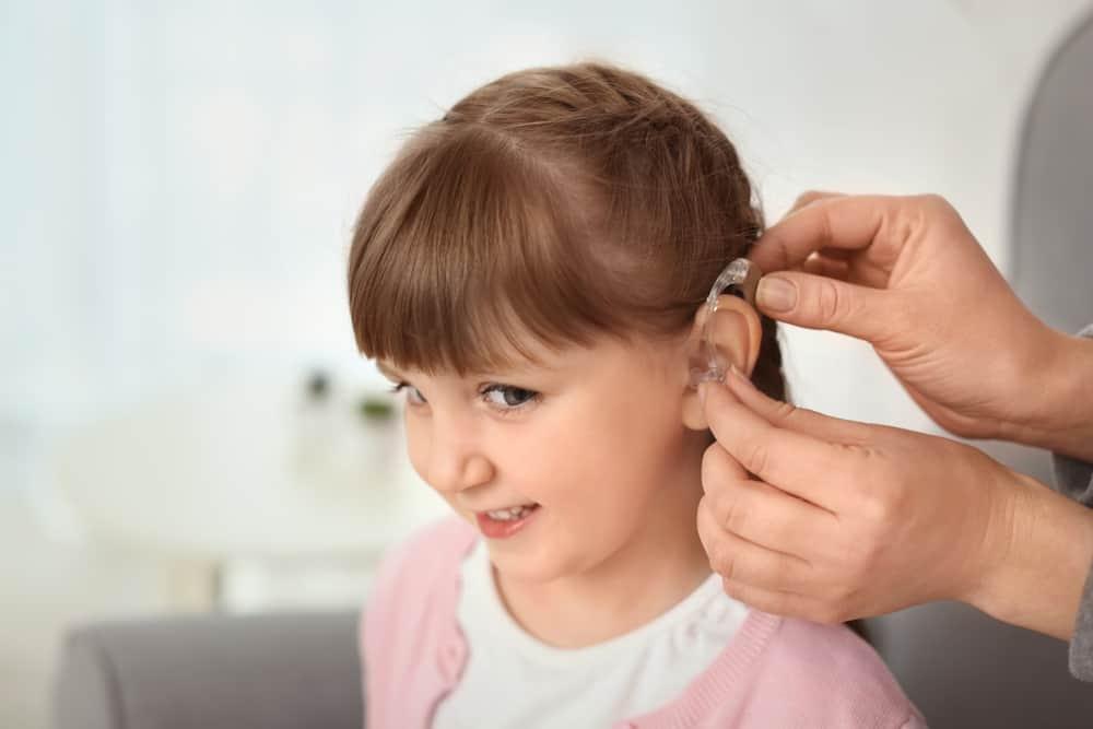 子供の難聴、気づきのサインと早期発見のすべて：新生児聴覚検査から診断、公的サポートまで専門医が徹底解説