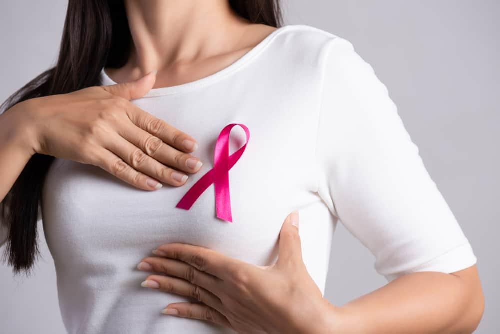 【科学的根拠に基づく】胸の腫れや痛み、もしかして乳がん？症状・原因・対処法を専門家が徹底解説