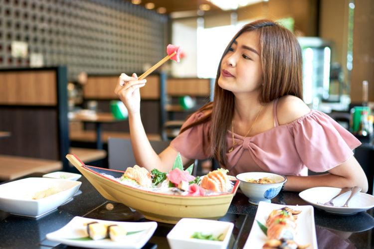 【食欲不振】食欲がわかないのは普通？考えられる原因と受診の目安