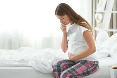 妊娠中の発熱に要注意！原因・胎児への影響・安全な薬と対処法を産科医が徹底解説
