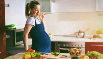 【専門家監修】妊娠中に最適なフルーツ12選｜時期別の推奨量と安全な食べ方