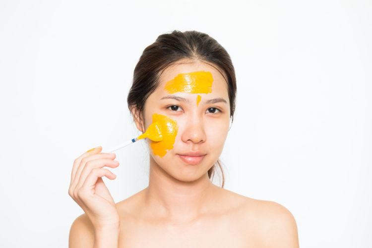 ターメリック（ウコン）パックはニキビに期待できる？皮膚科医が解説する科学的根拠・注意点・7つのレシピ