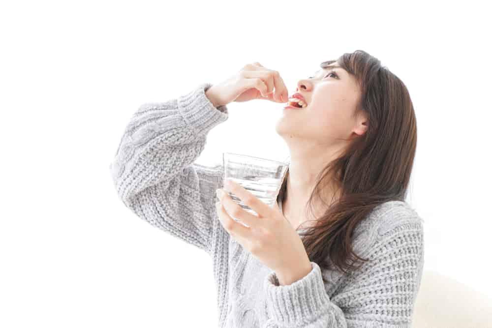 イソトレチノイン（アキュテイン）完全ガイド：日本の重症ニキビ治療における効果・副作用・費用のすべて