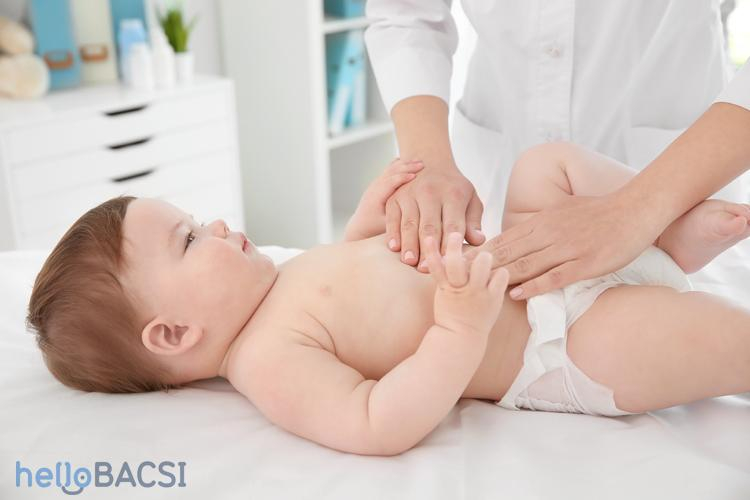 子どものおへそ周りの腹痛、その原因8選！親が知っておくべき注意点とは？