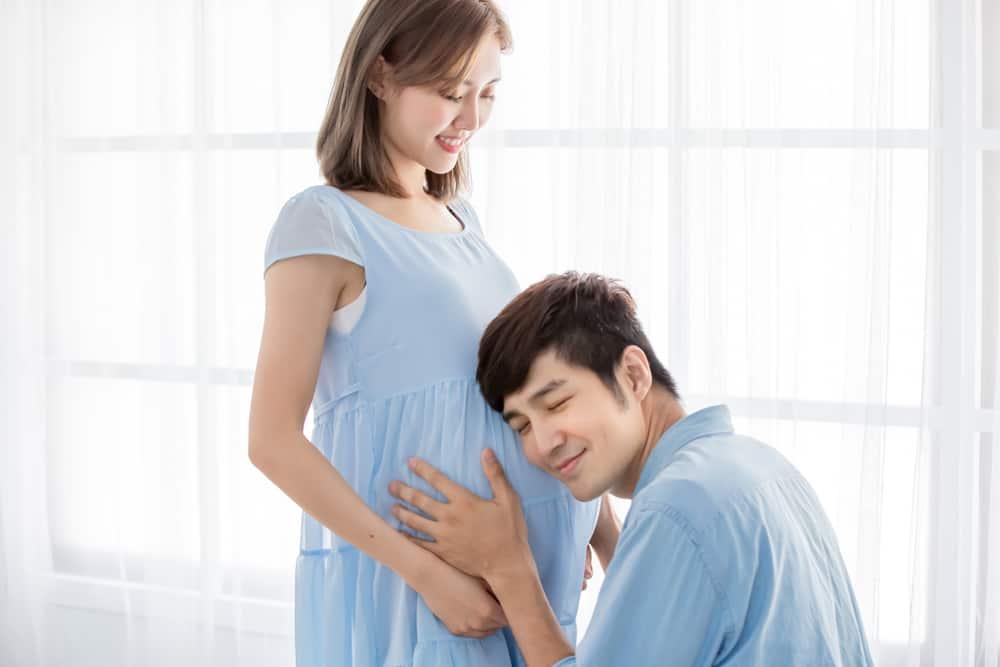 お腹の赤ちゃんはママの気持ちを感じている？妊娠中の心と体の奇跡的なつながり - 最新科学で解き明かす胎児の世界