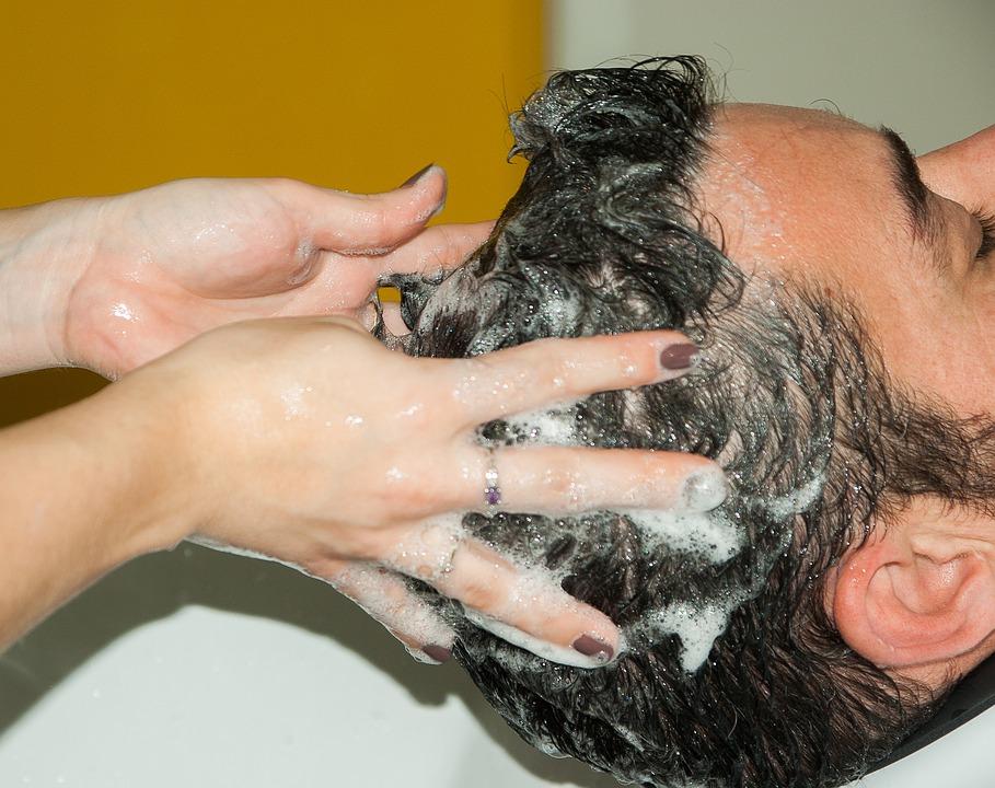 シャンプーとヘアケアの決定版ガイド：健やかな頭皮と髪のための科学的アプローチ