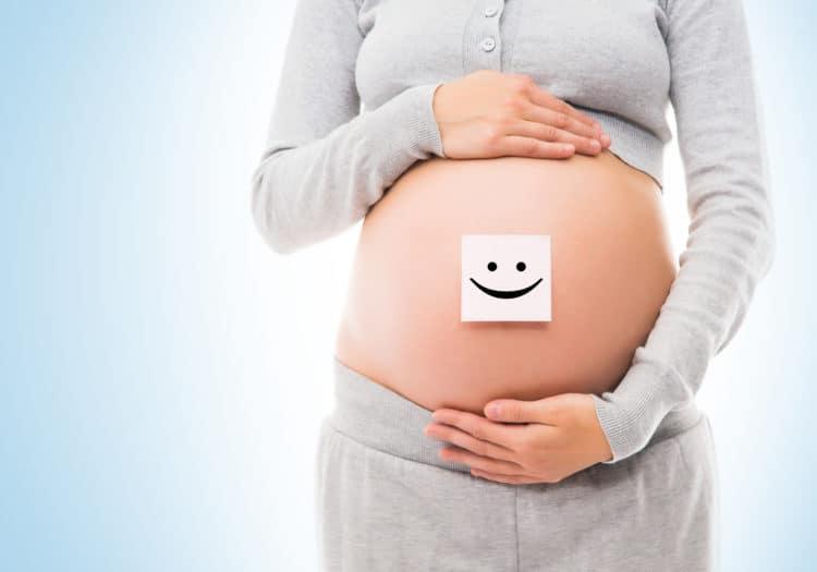 妊娠中にお腹の毛が濃くなるのはなぜ？皮膚科専門医が原因と安全な対策、ウソ・ホントを徹底解説