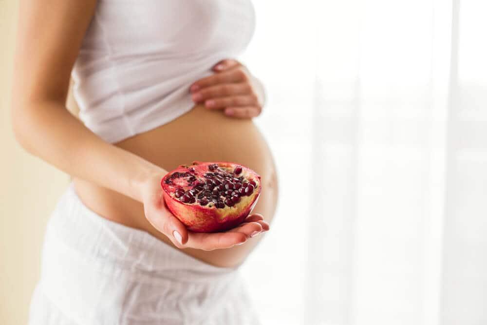 妊娠中のザクロ、本当に安全？科学が解き明かす驚きの効果と妊婦のための完全ガイド