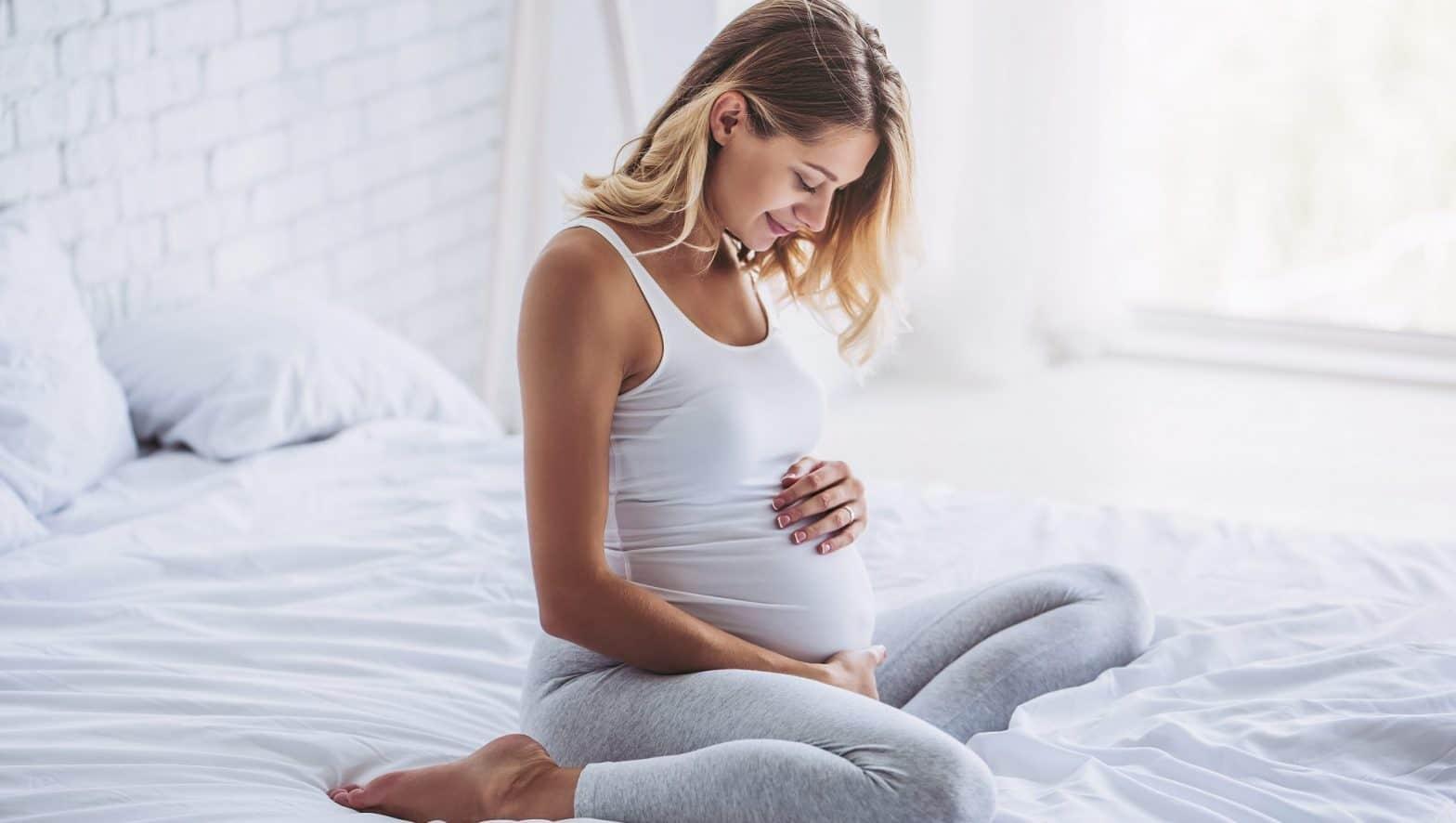 【産婦人科医監修】妊娠中のお腹の張り・ガスだまりの原因と解消法｜安全なセルフケアと危険なサインの見分け方