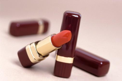 妊娠中の口紅選び：知っておきたい成分リスクと安全な製品の見分け方