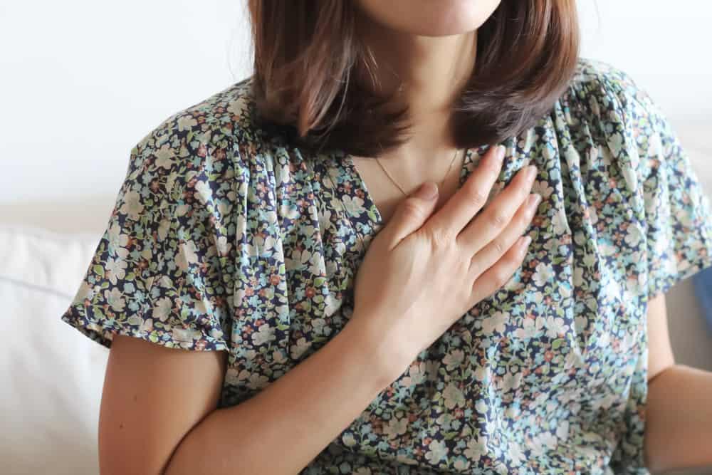 【医師監修】妊娠中の胸やけ完全ガイド：原因・対策から安全な薬の選び方まで