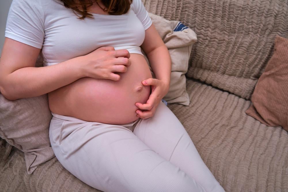 【産婦人科・皮膚科医監修】妊娠中のかゆみ完全ガイド：原因・危険なサインの見分け方・安全な対策のすべて