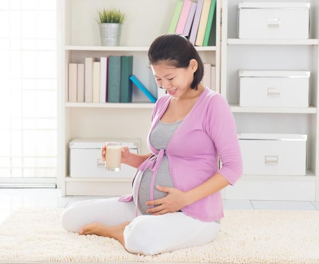 妊娠中の豆乳は安全？最新研究と公式見解にもとづく影響と適切な飲み方を徹底解説