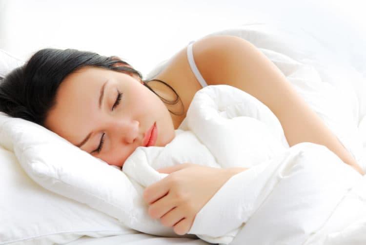 【医師監修】妊娠後期の眠れない夜を乗り越えるための完全ガイド：科学的根拠に基づく7つの安眠戦略