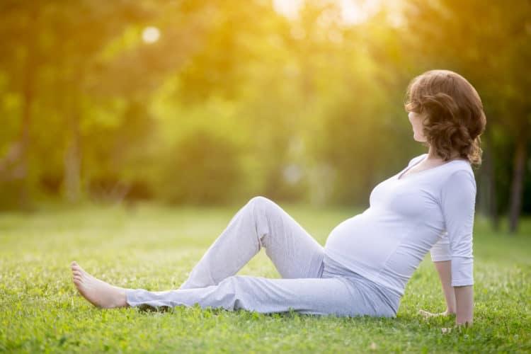 妊婦の日光浴は赤ちゃんに影響するのか？安全性と健康への影響を徹底解説！