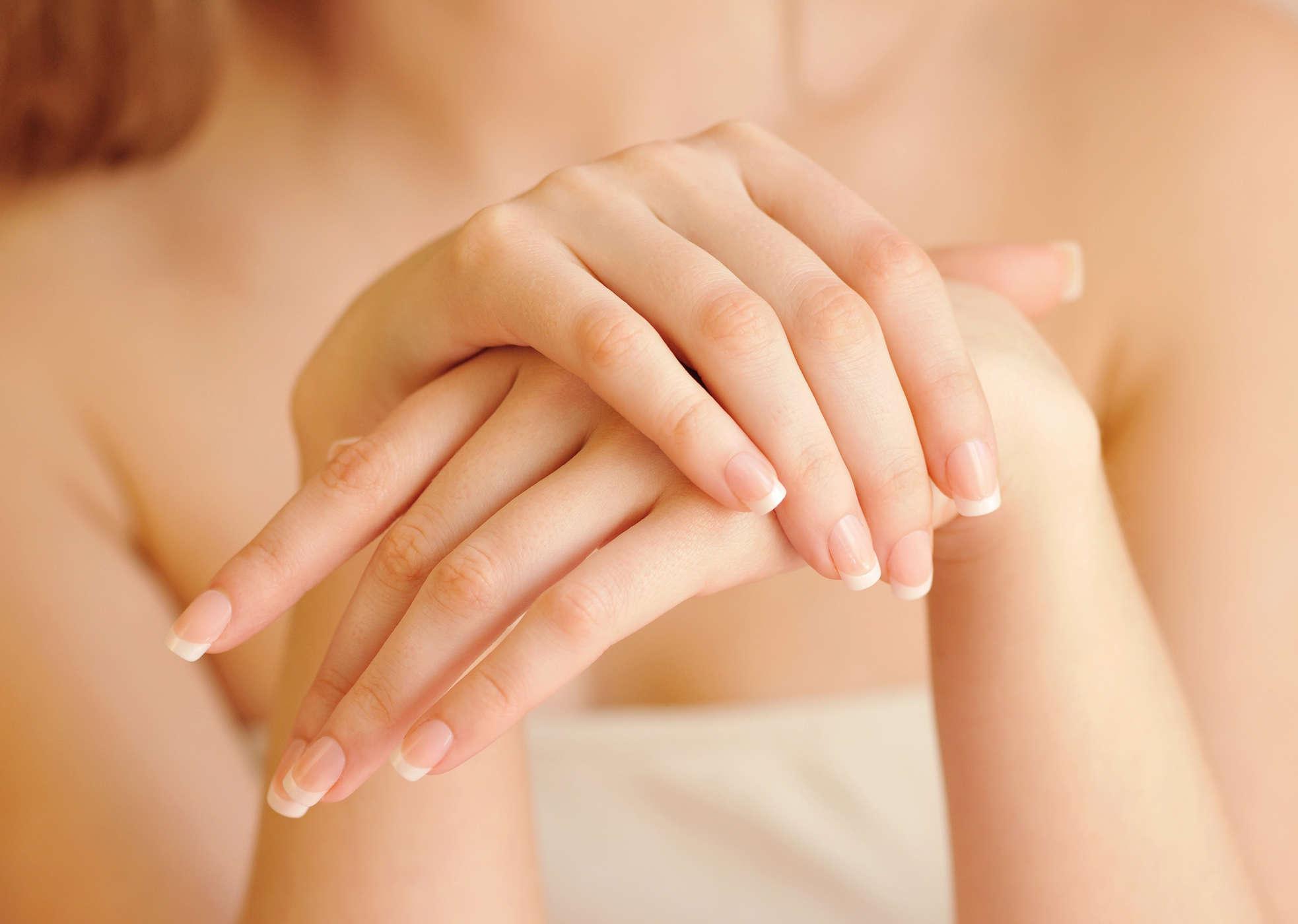 老けた手を若返らせる：皮膚科専門医が解説する原因・予防・最新治療法