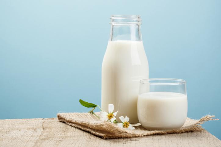【医師監修】牛乳の皮膚科的役割とスキンケア効果の全て：科学と実践の完全ガイド
