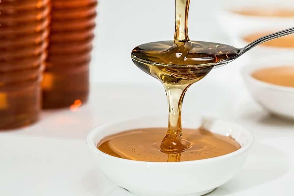 蜂蜜の皮膚への効果と科学的根拠｜ニキビ・アトピー・傷跡への作用を論文で解説