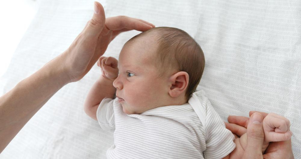 赤ちゃんの泉門（せんもん）、閉じるのが早い・遅いは病気のサイン？日本の保護者のための完全ガイド