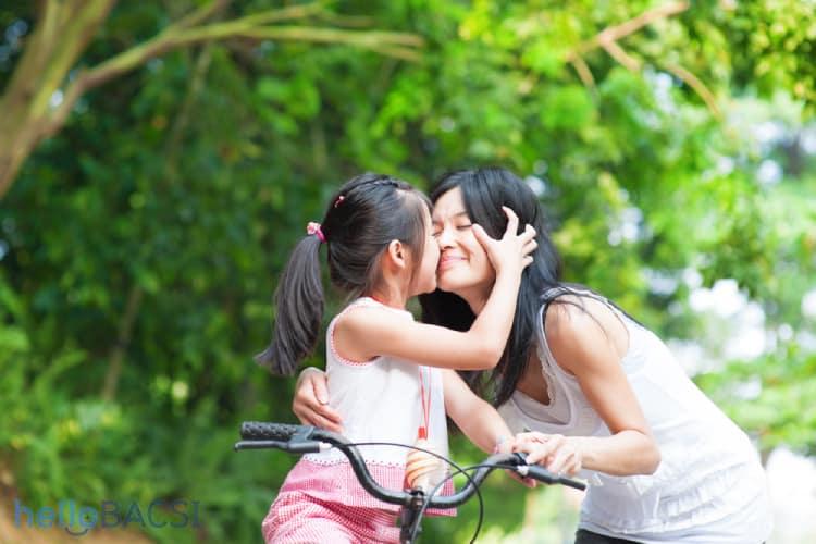 【医師監修】子供の手足口病：重症化の危険な兆候、原因、家庭でのケア、感染予防の完全ガイド（2025年日本最新情報）