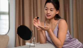 【科学的根拠に基づく】ニキビと美肌再生におけるビタミンAの役割：その効果と安全性の全貌