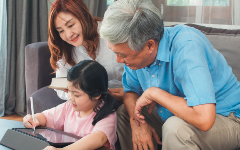 子供の留守番は何歳から?専門家が教える安全対策と心の準備の完全ガイド 5 子供の留守番は何歳から?専門家が教える安全対策と心の準備の完全ガイド